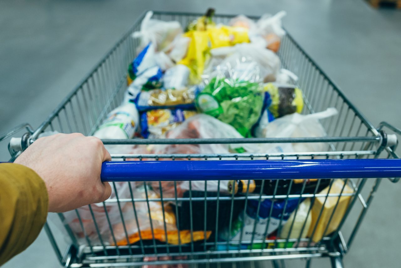 first-person-view-man-with-trolley-in-grocery-sto-2026-03-26-04-29-01-utc-1280x855.jpg